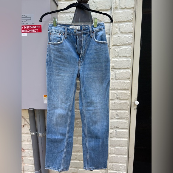 Abercrombie and Fitch Ultra High Rise Straight Jean Size 0/25 Regular - Picture 2 of 6
